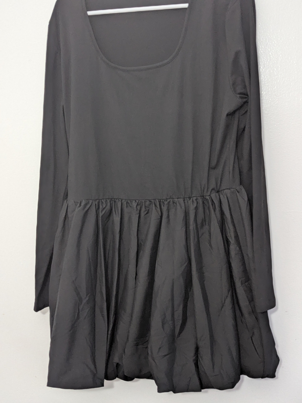 Women's Black Long-Sleeve Scoop Neck Gathered Waist Dress